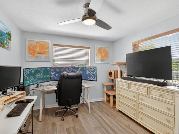 9861 Fairway Cove Ln, Plantation FL 33324