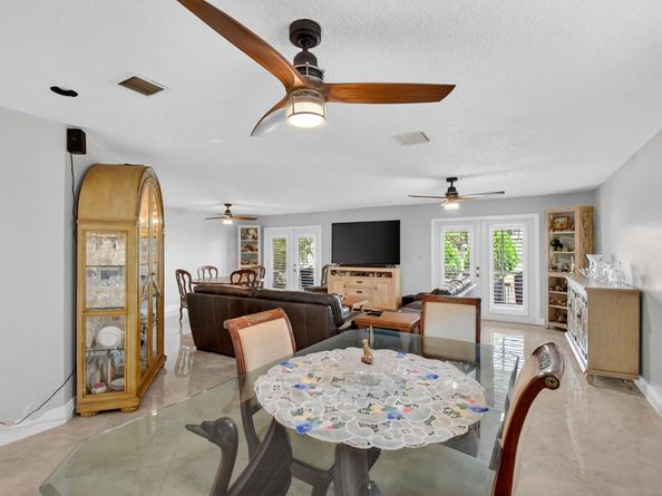 9861 Fairway Cove Ln, Plantation FL 33324