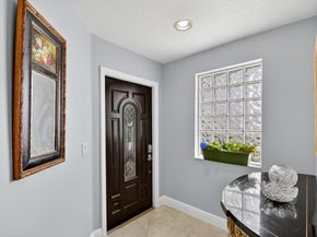 9861 Fairway Cove Ln, Plantation FL 33324