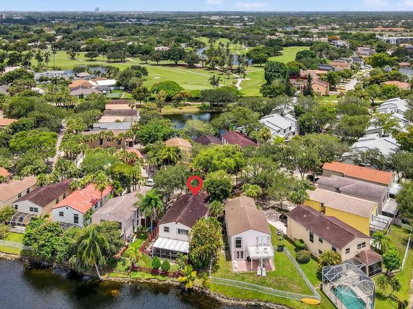 9861 Fairway Cove Ln, Plantation FL 33324
