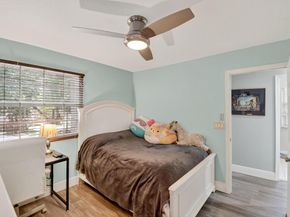 9861 Fairway Cove Ln, Plantation FL 33324