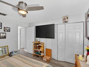 9861 Fairway Cove Ln, Plantation FL 33324