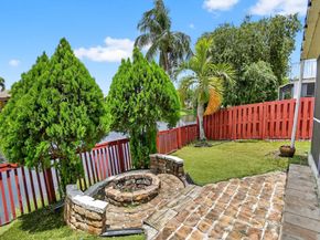 9861 Fairway Cove Ln, Plantation FL 33324