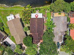 9861 Fairway Cove Ln, Plantation FL 33324