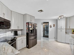 9861 Fairway Cove Ln, Plantation FL 33324