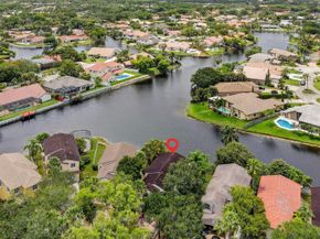 9861 Fairway Cove Ln, Plantation FL 33324