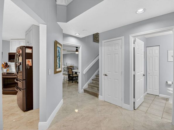 9861 Fairway Cove Ln, Plantation FL 33324