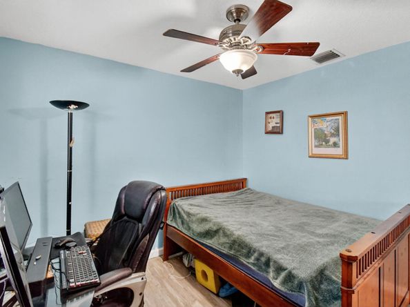 9861 Fairway Cove Ln, Plantation FL 33324