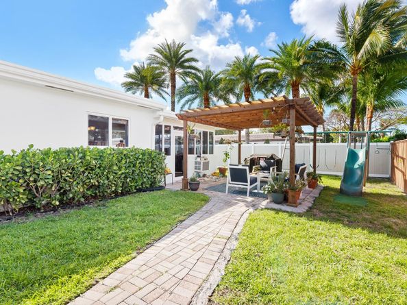 2120 NE 59th St, Fort Lauderdale FL 33308