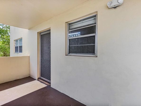 3905 N Nob Hill Road 300, Sunrise FL 33351