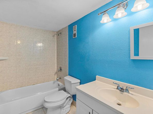3905 N Nob Hill Road 300, Sunrise FL 33351