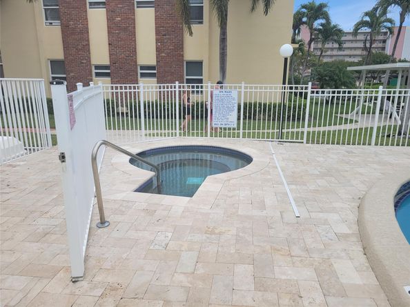 1250 Atlantic Shores Blvd 110, Hallandale Beach FL 33009