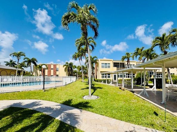 1250 Atlantic Shores Blvd 110, Hallandale Beach FL 33009