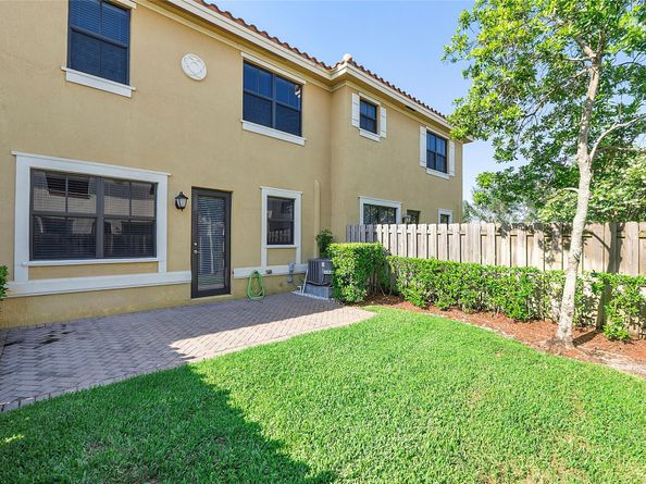 9572 Town Parc Circle North, Parkland FL 33076