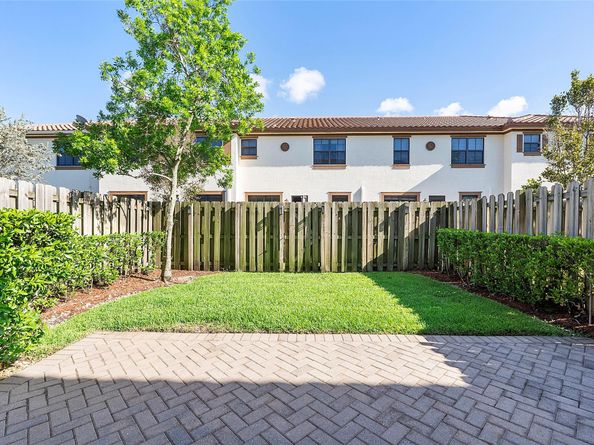 9572 Town Parc Circle North, Parkland FL 33076