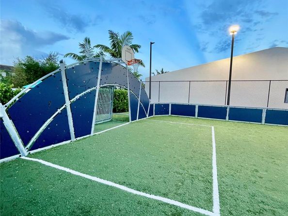 9572 Town Parc Circle North, Parkland FL 33076