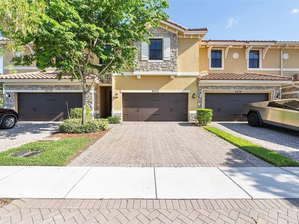 9572 Town Parc Circle North, Parkland FL 33076