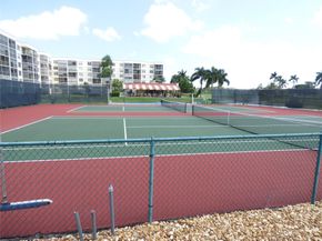 9400 N Hollybrook Lake Dr 105, Pembroke Pines FL 33025