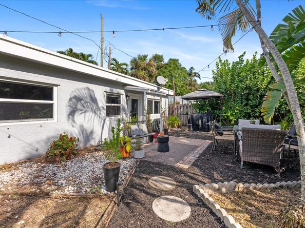 1015 Upland Rd, West Palm Beach FL 33401