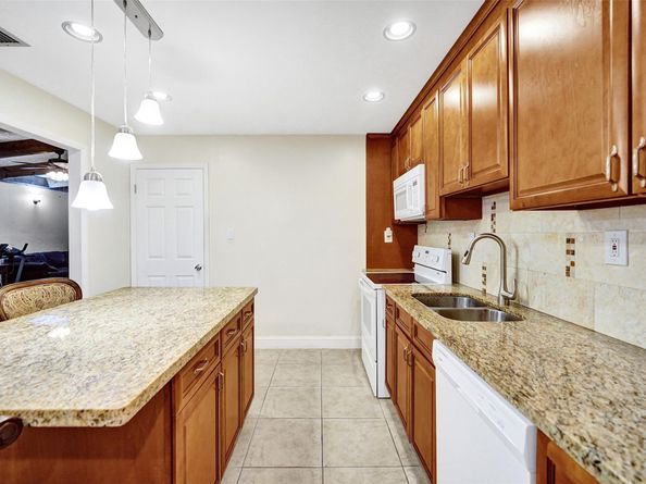 9707 N New River Canal Rd 221, Plantation FL 33324
