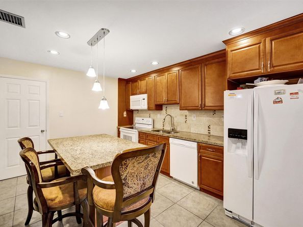 9707 N New River Canal Rd 221, Plantation FL 33324