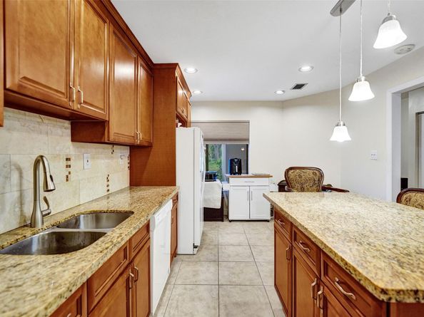 9707 N New River Canal Rd 221, Plantation FL 33324