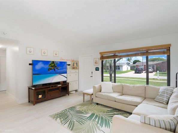 11710 NW 31st St, Sunrise FL 33323