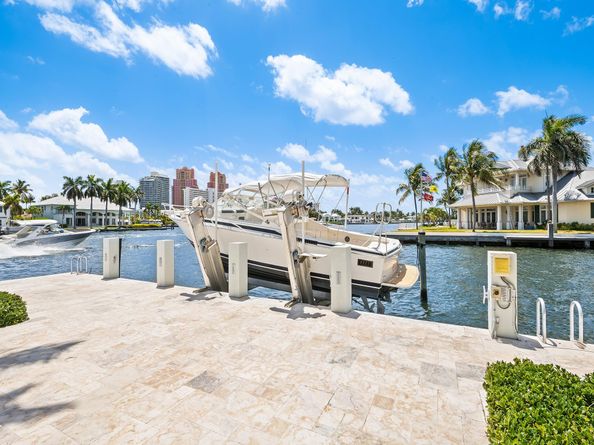 2898 NE 26th St, Fort Lauderdale FL 33305
