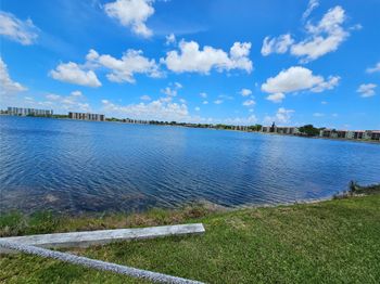 115 Lake Emerald Dr