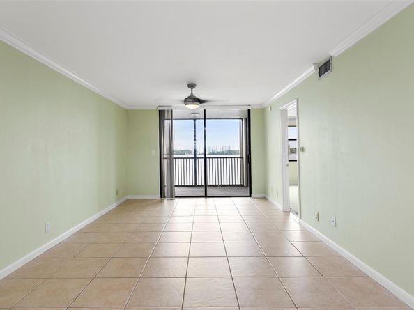 115 Lake Emerald Dr 307, Oakland Park FL 33309