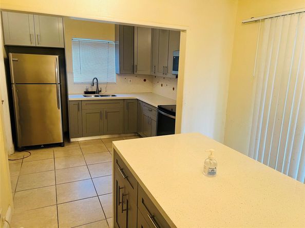5311 NE 9th Ave, Deerfield Beach FL 33064