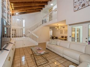 1400 W Sandpiper Cir, Pembroke Pines FL 33026