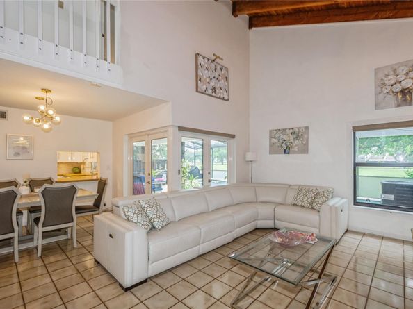 1400 W Sandpiper Cir, Pembroke Pines FL 33026