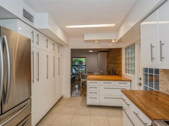 1400 W Sandpiper Cir, Pembroke Pines FL 33026