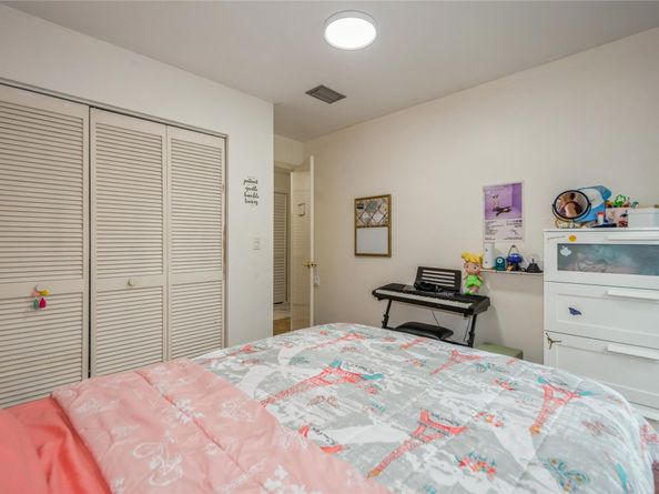 1400 W Sandpiper Cir, Pembroke Pines FL 33026