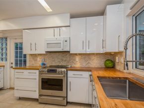 1400 W Sandpiper Cir, Pembroke Pines FL 33026