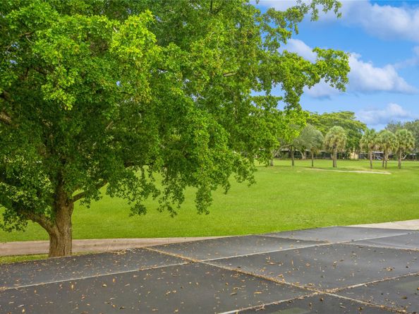 1400 W Sandpiper Cir, Pembroke Pines FL 33026