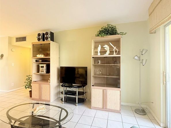 4331 NW 16th St 103 D, Fort Lauderdale FL 33313