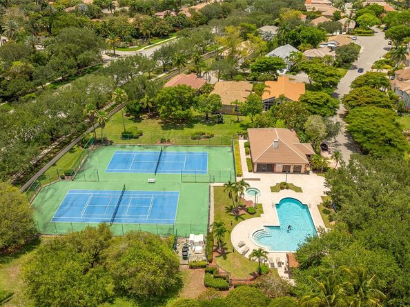 11972 Glenmore Dr, Coral Springs FL 33071