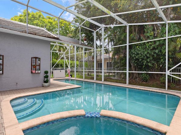 11972 Glenmore Dr, Coral Springs FL 33071