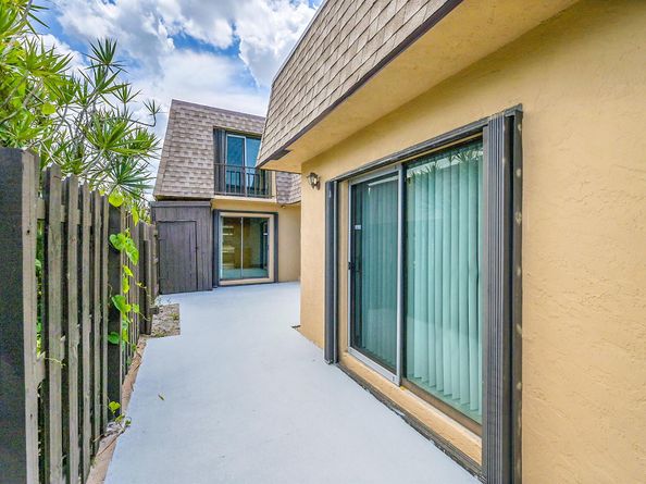 1204 Waterview Circle, Palm Springs FL 33461