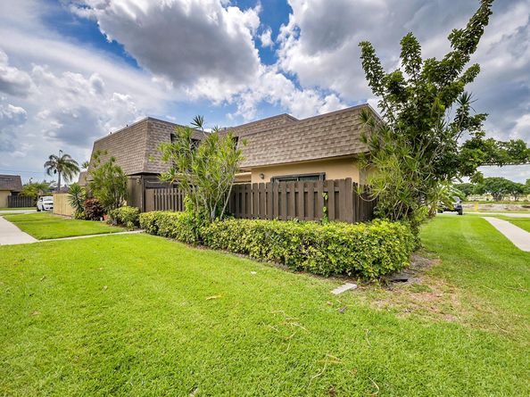 1204 Waterview Circle, Palm Springs FL 33461