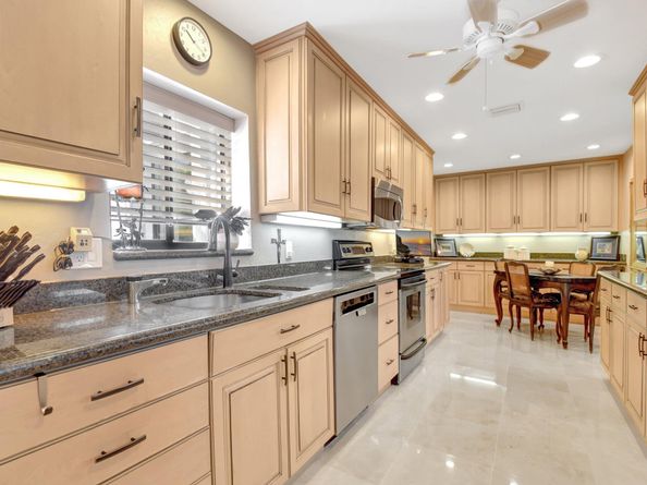 79 Hampshire Lane, Boynton Beach FL 33436