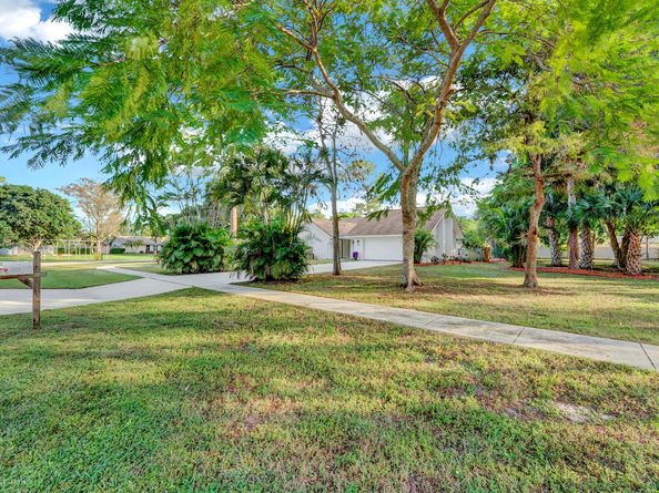 225 Sulky Way, Wellington FL 33414