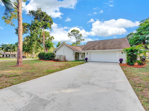 225 Sulky Way, Wellington FL 33414