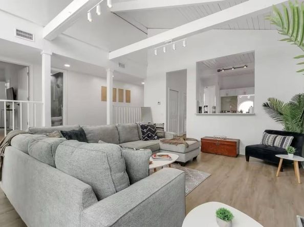 3070 NE 13th Ave, Oakland Park FL 33334