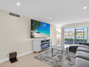 1090 Guildford E 1090, Boca Raton FL 33434