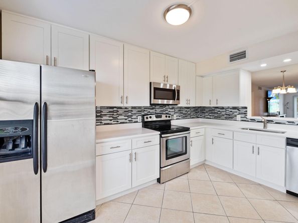 1090 Guildford E 1090, Boca Raton FL 33434