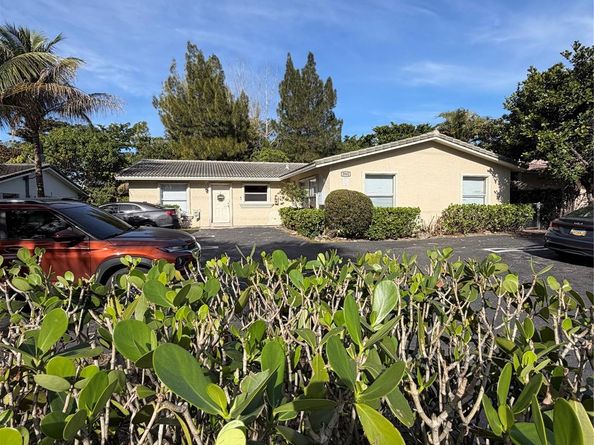 3502 Riverside Dr, Coral Springs FL 33065