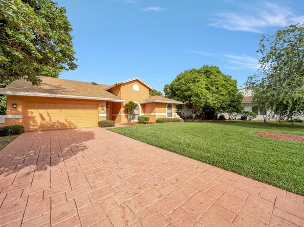 8507 NW 83rd St, Tamarac FL 33321